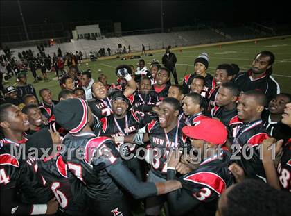 Thumbnail 3 in View Park vs. Animo South Los Angeles (CIF LA City Section D3 Final) photogallery.