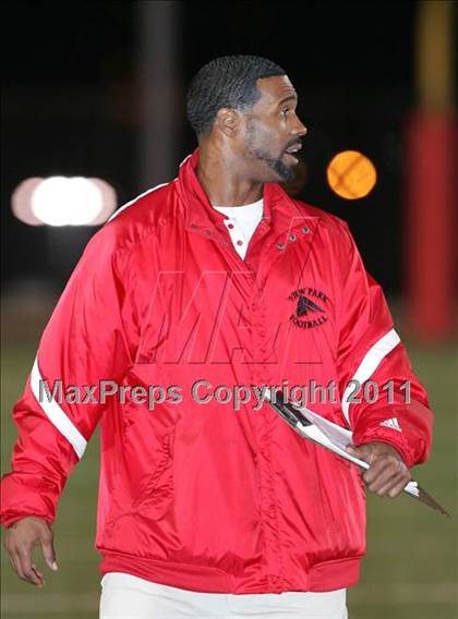 Thumbnail 3 in View Park vs. Animo South Los Angeles (CIF LA City Section D3 Final) photogallery.