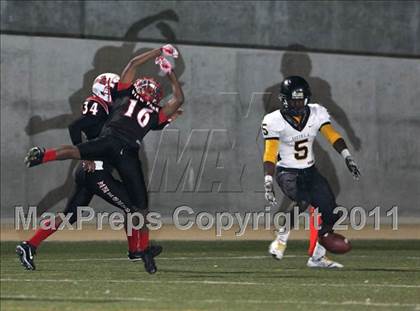 Thumbnail 3 in View Park vs. Animo South Los Angeles (CIF LA City Section D3 Final) photogallery.