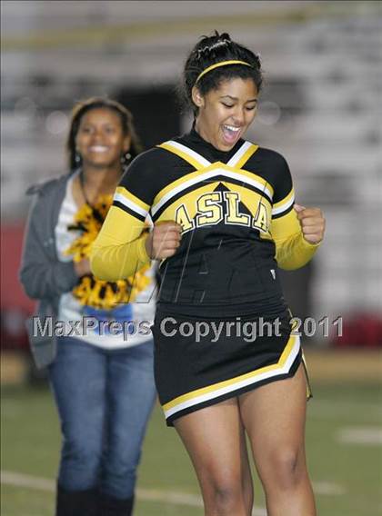 Thumbnail 2 in View Park vs. Animo South Los Angeles (CIF LA City Section D3 Final) photogallery.