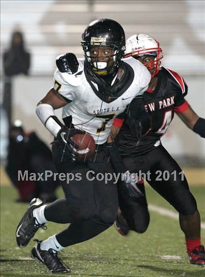 Thumbnail 3 in View Park vs. Animo South Los Angeles (CIF LA City Section D3 Final) photogallery.