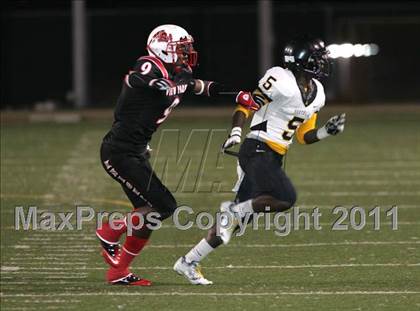 Thumbnail 2 in View Park vs. Animo South Los Angeles (CIF LA City Section D3 Final) photogallery.