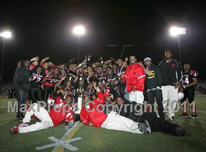 Thumbnail 2 in View Park vs. Animo South Los Angeles (CIF LA City Section D3 Final) photogallery.