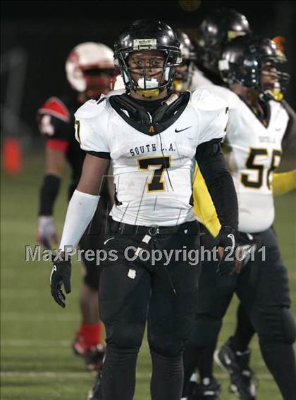Thumbnail 3 in View Park vs. Animo South Los Angeles (CIF LA City Section D3 Final) photogallery.