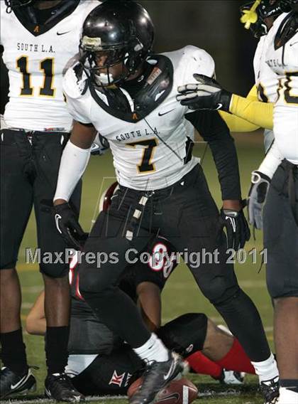 Thumbnail 1 in View Park vs. Animo South Los Angeles (CIF LA City Section D3 Final) photogallery.