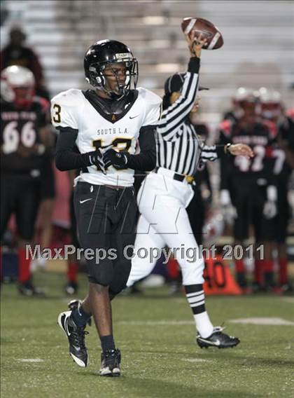 Thumbnail 3 in View Park vs. Animo South Los Angeles (CIF LA City Section D3 Final) photogallery.