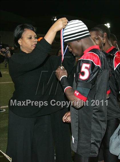 Thumbnail 2 in View Park vs. Animo South Los Angeles (CIF LA City Section D3 Final) photogallery.