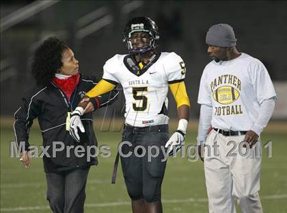 Thumbnail 3 in View Park vs. Animo South Los Angeles (CIF LA City Section D3 Final) photogallery.