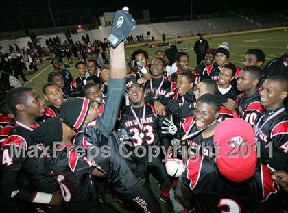 Thumbnail 3 in View Park vs. Animo South Los Angeles (CIF LA City Section D3 Final) photogallery.