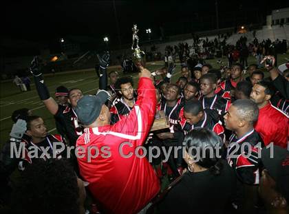 Thumbnail 3 in View Park vs. Animo South Los Angeles (CIF LA City Section D3 Final) photogallery.
