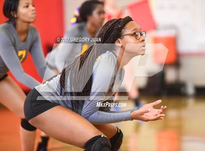 Thumbnail 3 in Edna Karr @ McGehee photogallery.