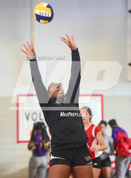 Thumbnail 1 in Edna Karr @ McGehee photogallery.