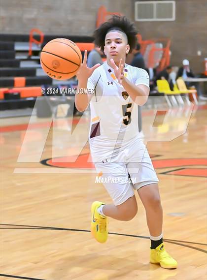 Thumbnail 2 in Willow Canyon vs. Mountain Pointe (MLK Dream Classic) photogallery.