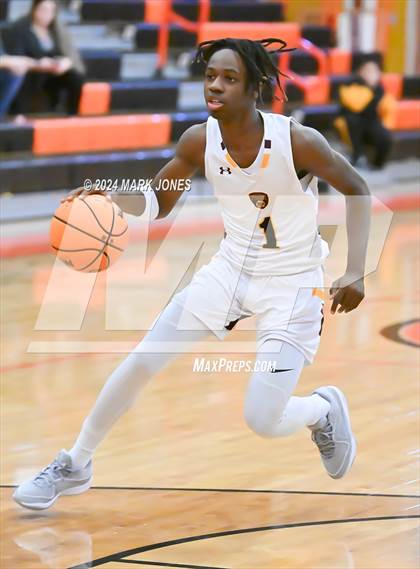 Thumbnail 2 in Willow Canyon vs. Mountain Pointe (MLK Dream Classic) photogallery.