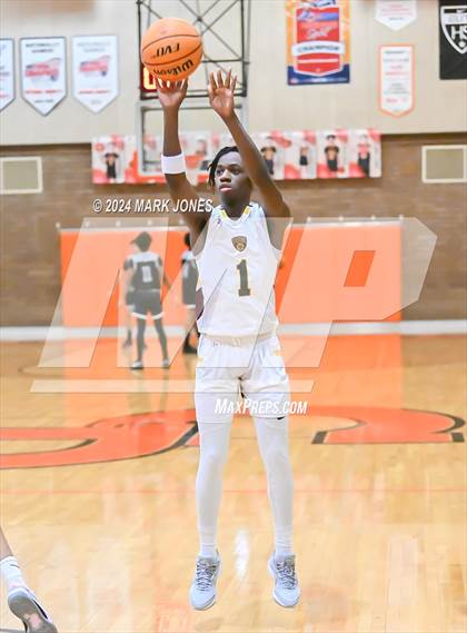 Thumbnail 3 in Willow Canyon vs. Mountain Pointe (MLK Dream Classic) photogallery.