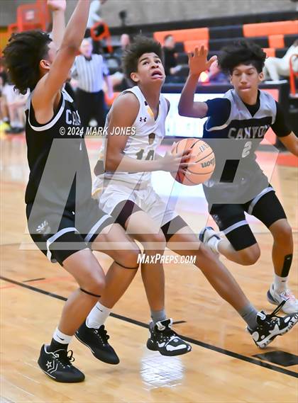 Thumbnail 2 in Willow Canyon vs. Mountain Pointe (MLK Dream Classic) photogallery.