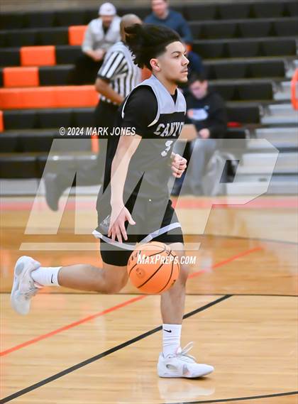 Thumbnail 2 in Willow Canyon vs. Mountain Pointe (MLK Dream Classic) photogallery.