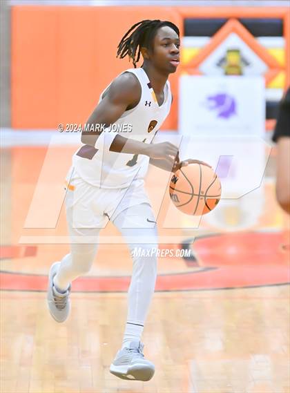 Thumbnail 3 in Willow Canyon vs. Mountain Pointe (MLK Dream Classic) photogallery.