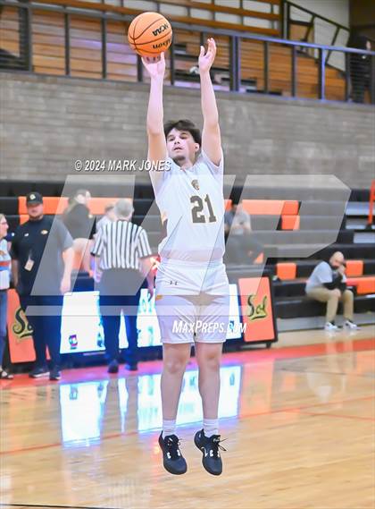 Thumbnail 1 in Willow Canyon vs. Mountain Pointe (MLK Dream Classic) photogallery.