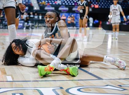 Thumbnail 2 in Warner Robins vs. Kell (GHSA 5A Championship) photogallery.