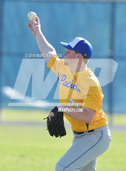 Thumbnail 1 in Largo vs Cambridge Catholic photogallery.