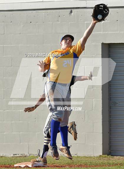 Thumbnail 3 in Largo vs Cambridge Catholic photogallery.