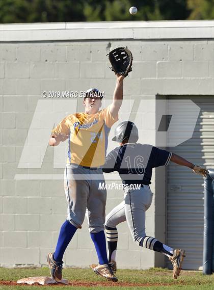 Thumbnail 2 in Largo vs Cambridge Catholic photogallery.