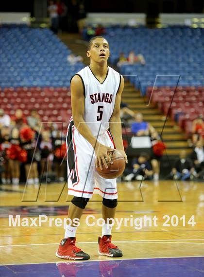 Thumbnail 2 in Monte Vista vs Centennial (CIF State D1 Final) photogallery.