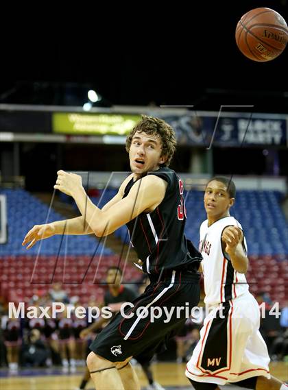 Thumbnail 2 in Monte Vista vs Centennial (CIF State D1 Final) photogallery.