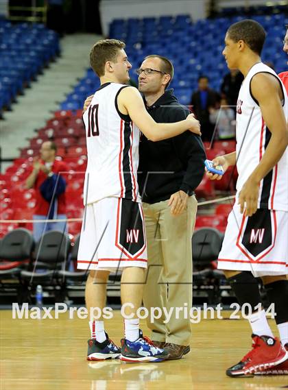 Thumbnail 2 in Monte Vista vs Centennial (CIF State D1 Final) photogallery.