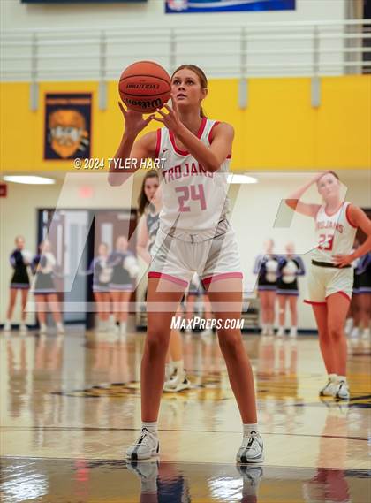 Thumbnail 3 in Bloomington South vs. Center Grove (HSAA 4A Sectional 13 First Round) photogallery.