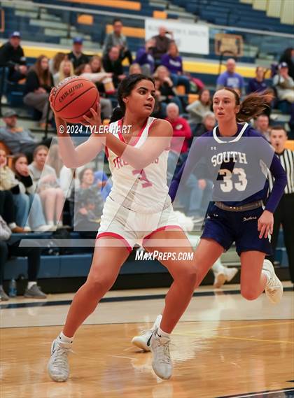 Thumbnail 2 in Bloomington South vs. Center Grove (HSAA 4A Sectional 13 First Round) photogallery.