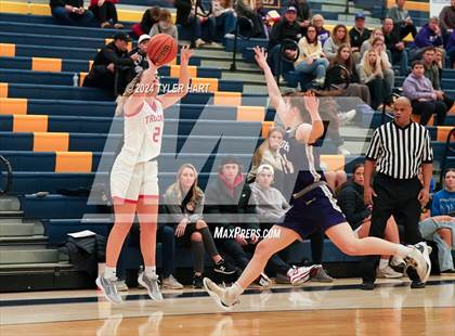 Thumbnail 3 in Bloomington South vs. Center Grove (HSAA 4A Sectional 13 First Round) photogallery.