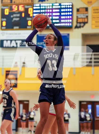 Thumbnail 2 in Bloomington South vs. Center Grove (HSAA 4A Sectional 13 First Round) photogallery.