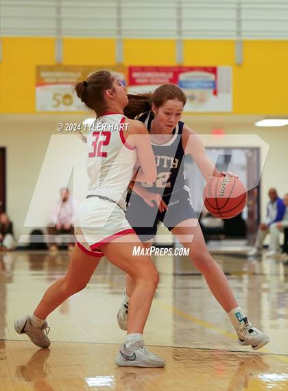 Thumbnail 3 in Bloomington South vs. Center Grove (HSAA 4A Sectional 13 First Round) photogallery.