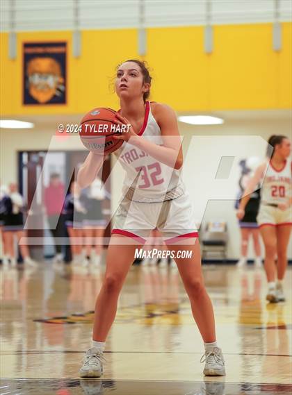 Thumbnail 3 in Bloomington South vs. Center Grove (HSAA 4A Sectional 13 First Round) photogallery.