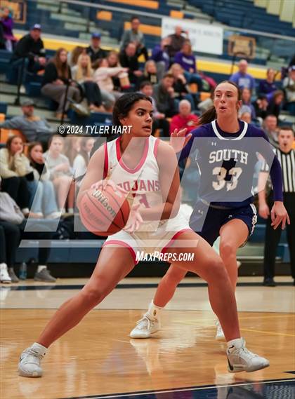 Thumbnail 3 in Bloomington South vs. Center Grove (HSAA 4A Sectional 13 First Round) photogallery.