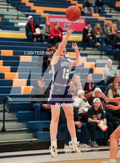 Thumbnail 1 in Bloomington South vs. Center Grove (HSAA 4A Sectional 13 First Round) photogallery.