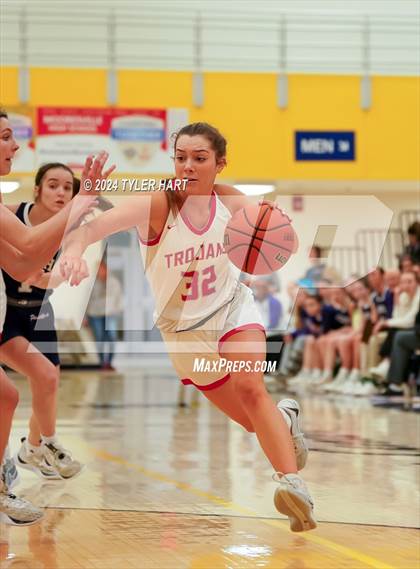 Thumbnail 2 in Bloomington South vs. Center Grove (HSAA 4A Sectional 13 First Round) photogallery.