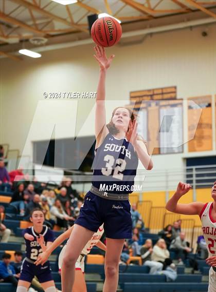 Thumbnail 3 in Bloomington South vs. Center Grove (HSAA 4A Sectional 13 First Round) photogallery.