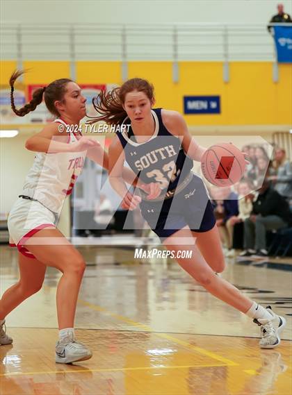 Thumbnail 3 in Bloomington South vs. Center Grove (HSAA 4A Sectional 13 First Round) photogallery.