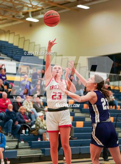 Thumbnail 1 in Bloomington South vs. Center Grove (HSAA 4A Sectional 13 First Round) photogallery.