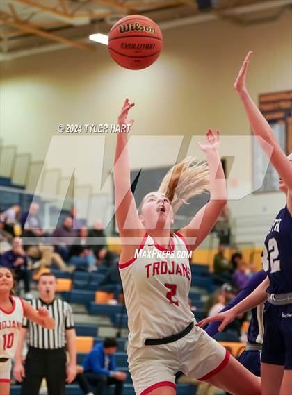 Thumbnail 1 in Bloomington South vs. Center Grove (HSAA 4A Sectional 13 First Round) photogallery.
