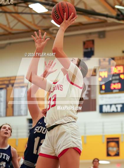 Thumbnail 1 in Bloomington South vs. Center Grove (HSAA 4A Sectional 13 First Round) photogallery.