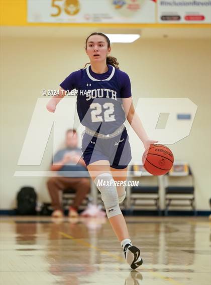 Thumbnail 3 in Bloomington South vs. Center Grove (HSAA 4A Sectional 13 First Round) photogallery.