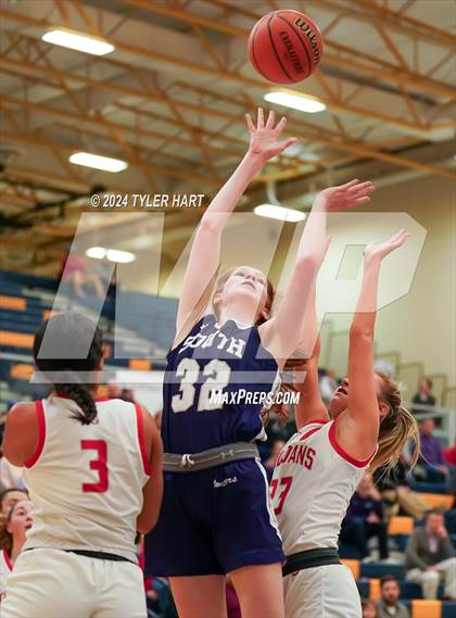 Thumbnail 3 in Bloomington South vs. Center Grove (HSAA 4A Sectional 13 First Round) photogallery.