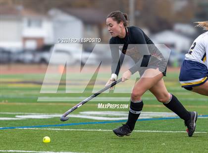 Thumbnail 2 in Sachem East vs Massapequa (NYSPHSAA Class A Regional) photogallery.