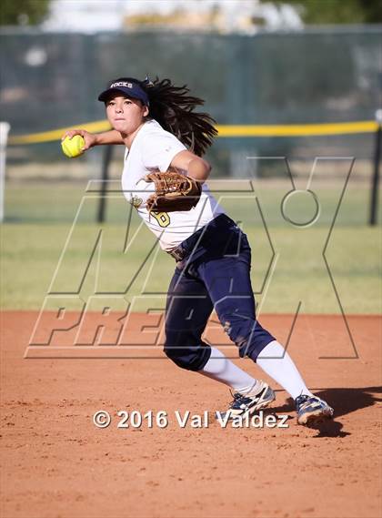 Thumbnail 2 in Pueblo vs. Yuma Catholic photogallery.