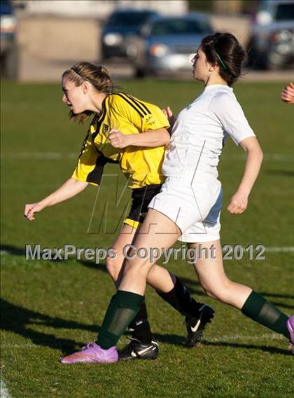 Thumbnail 3 in Elliot Christian vs. Hughson photogallery.