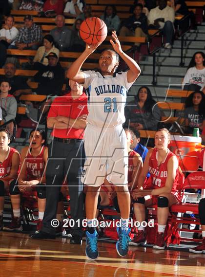 Thumbnail 3 in Centennial vs Mater Dei (Nike Extravaganza) photogallery.